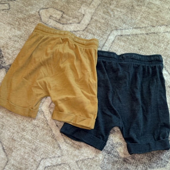 Cat & jack bundle of shorts in gold and dark grey - Picture 6 of 6